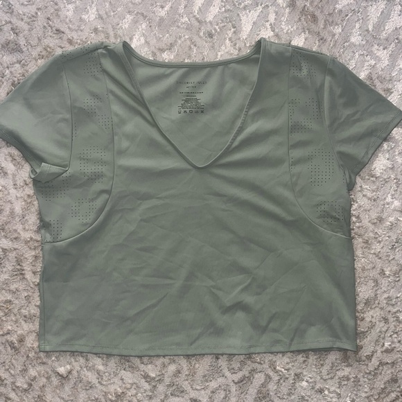 Sincerly Jules Tops - Sincerely Jules Olive V-Neck Crop Top workout top woman’s size medium